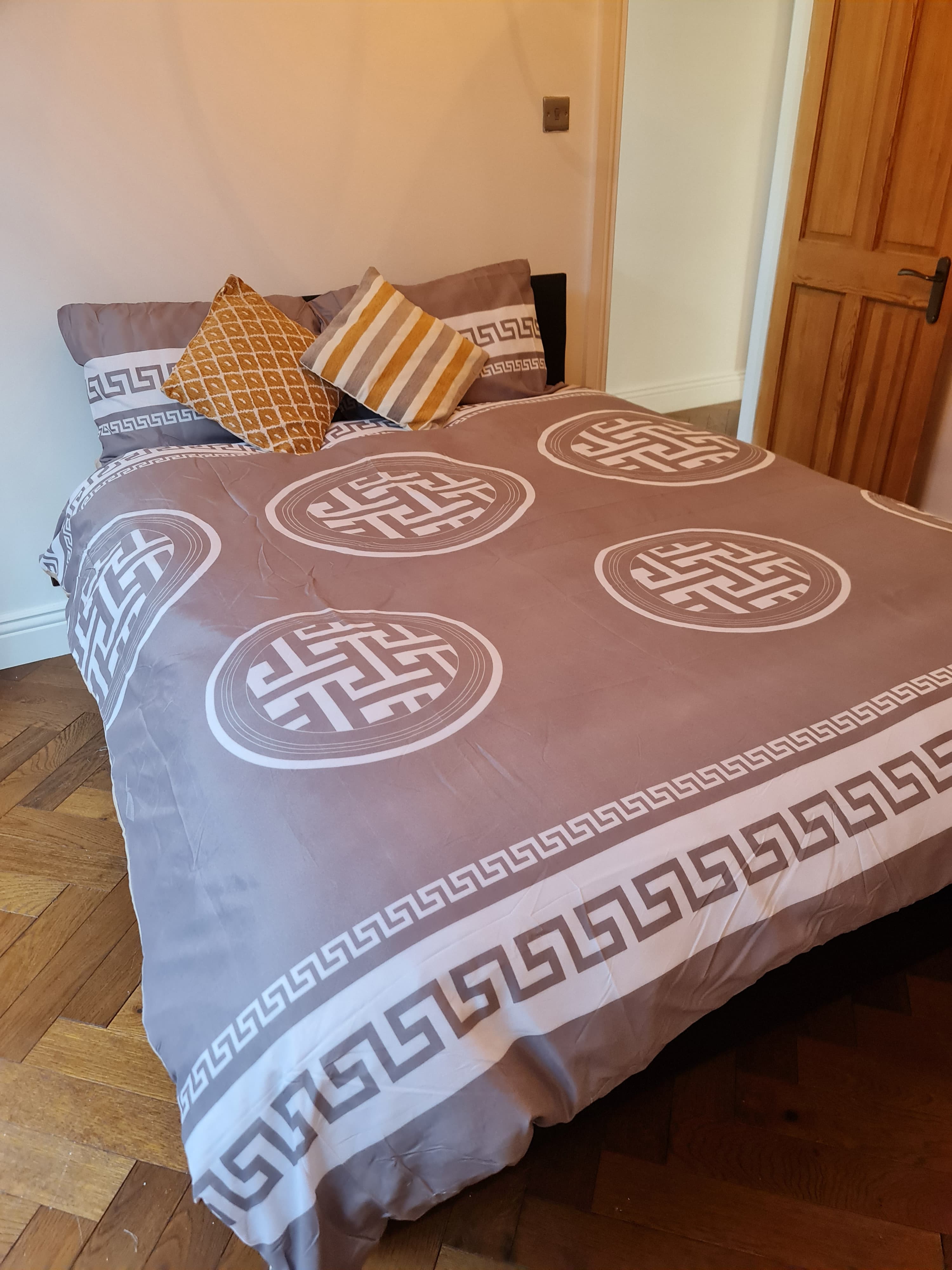 Chestnut Room 1