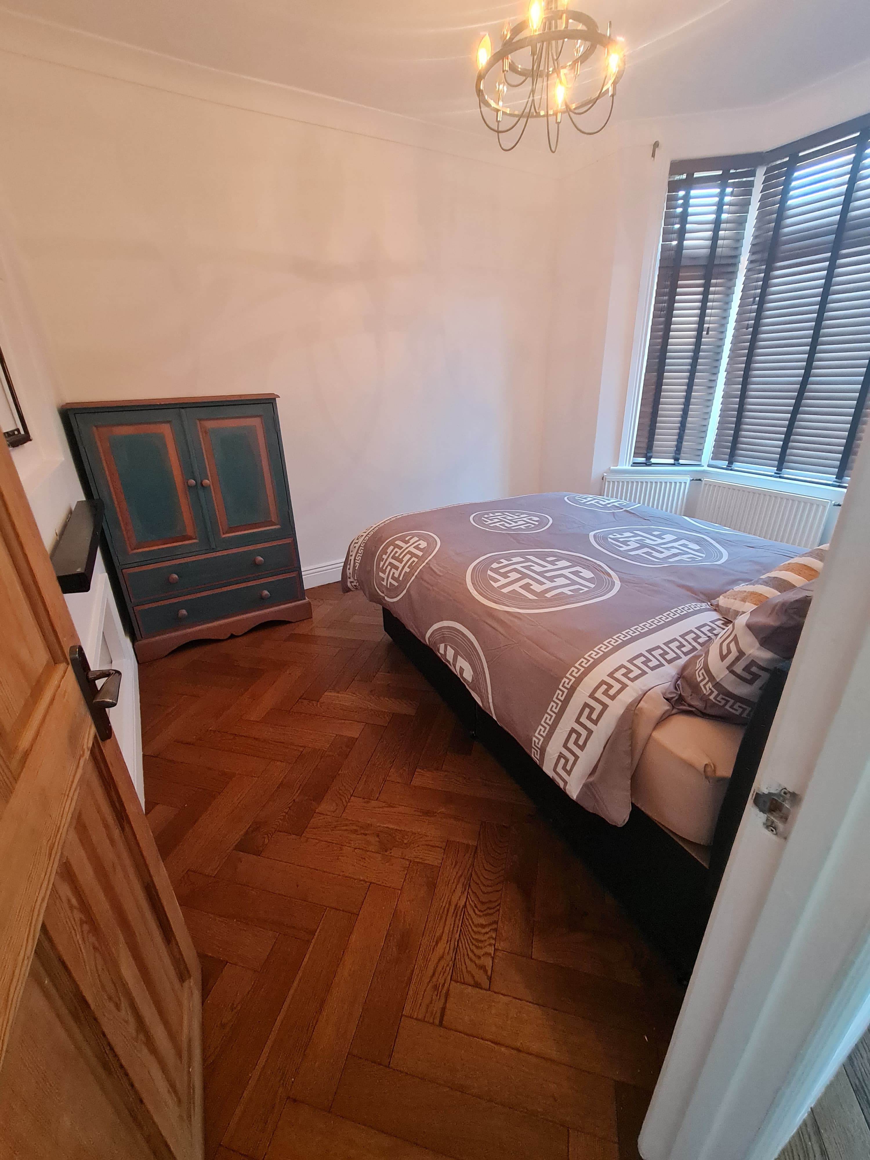 Chestnut Room 1 photograph 2