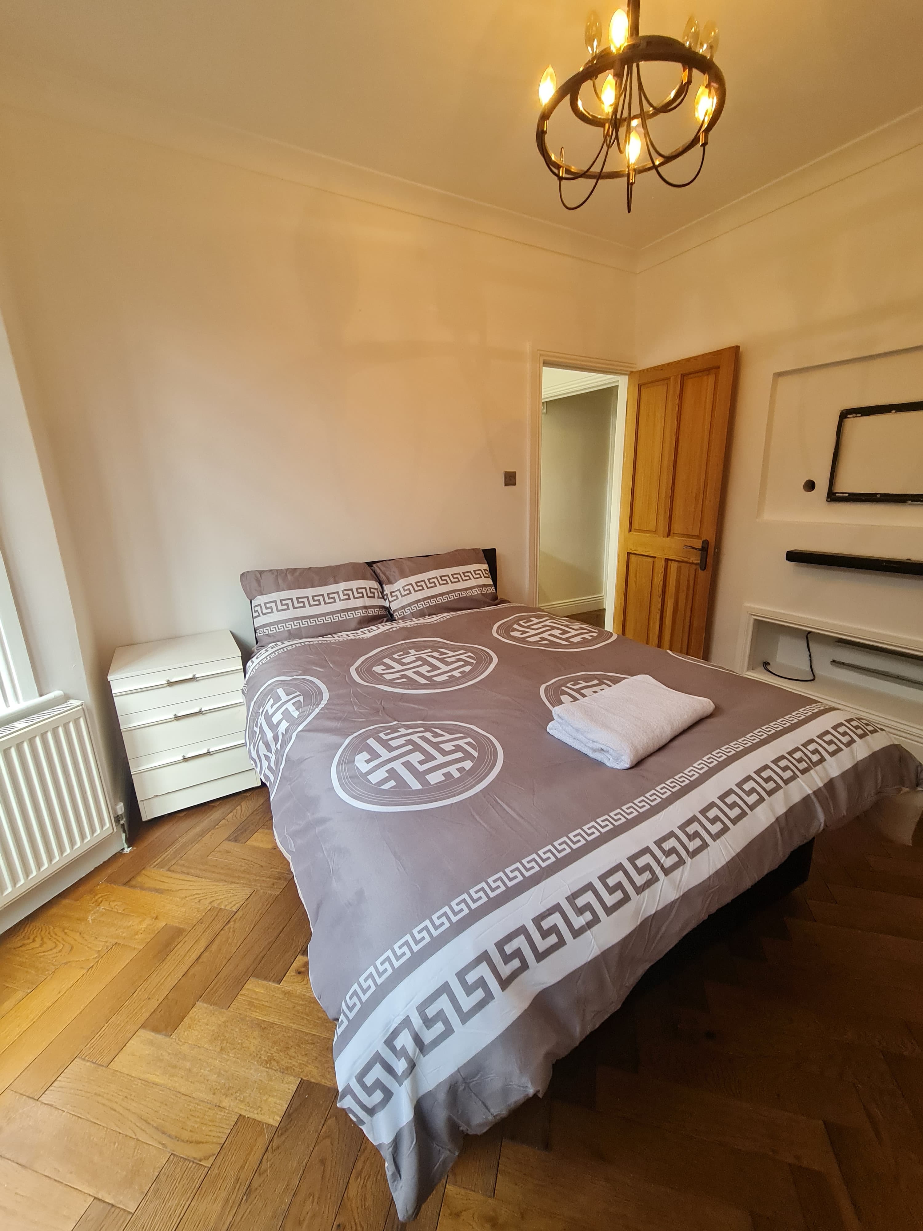 Chestnut Room 1 photograph 3