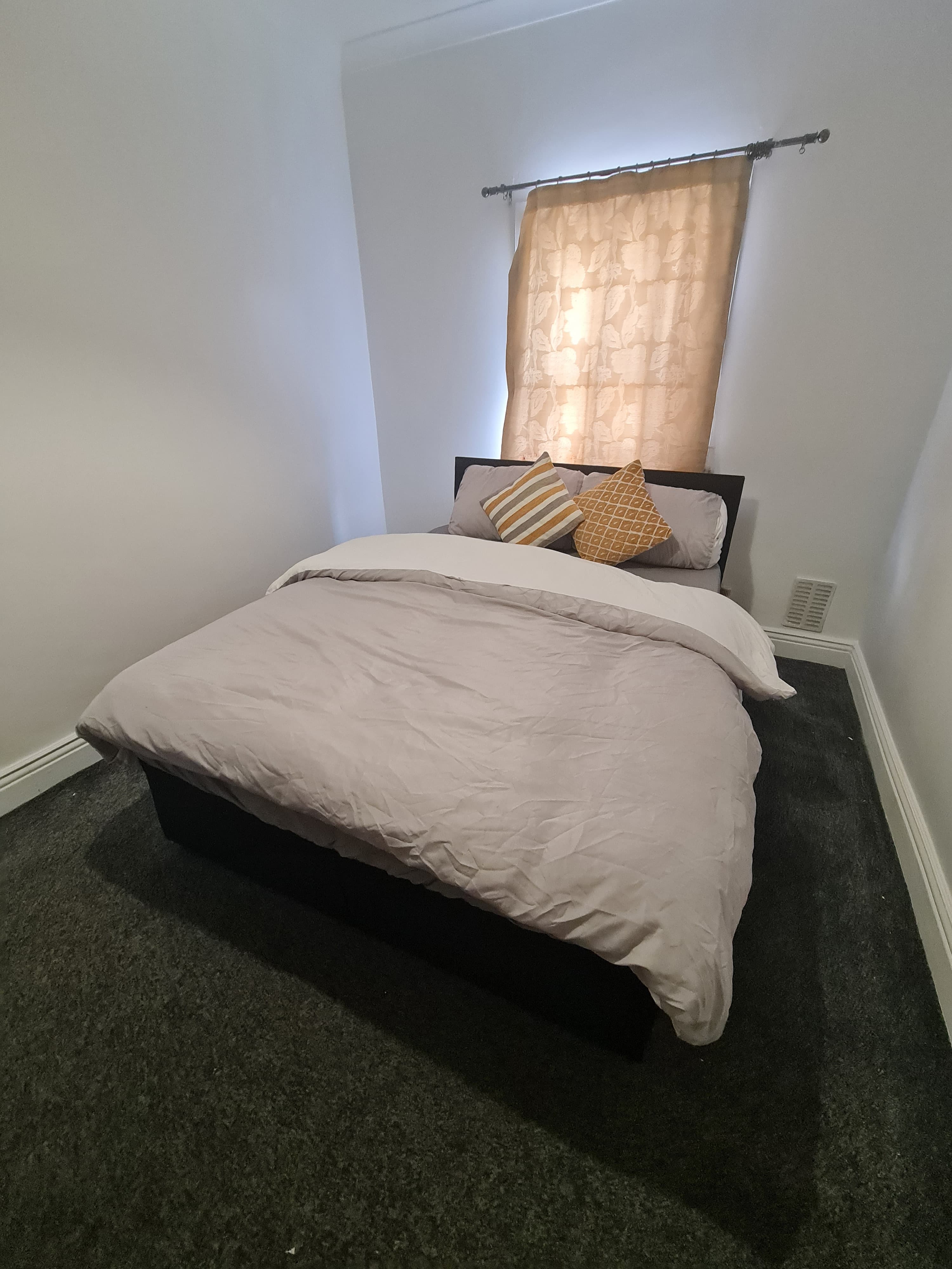 Chestnut Room 4