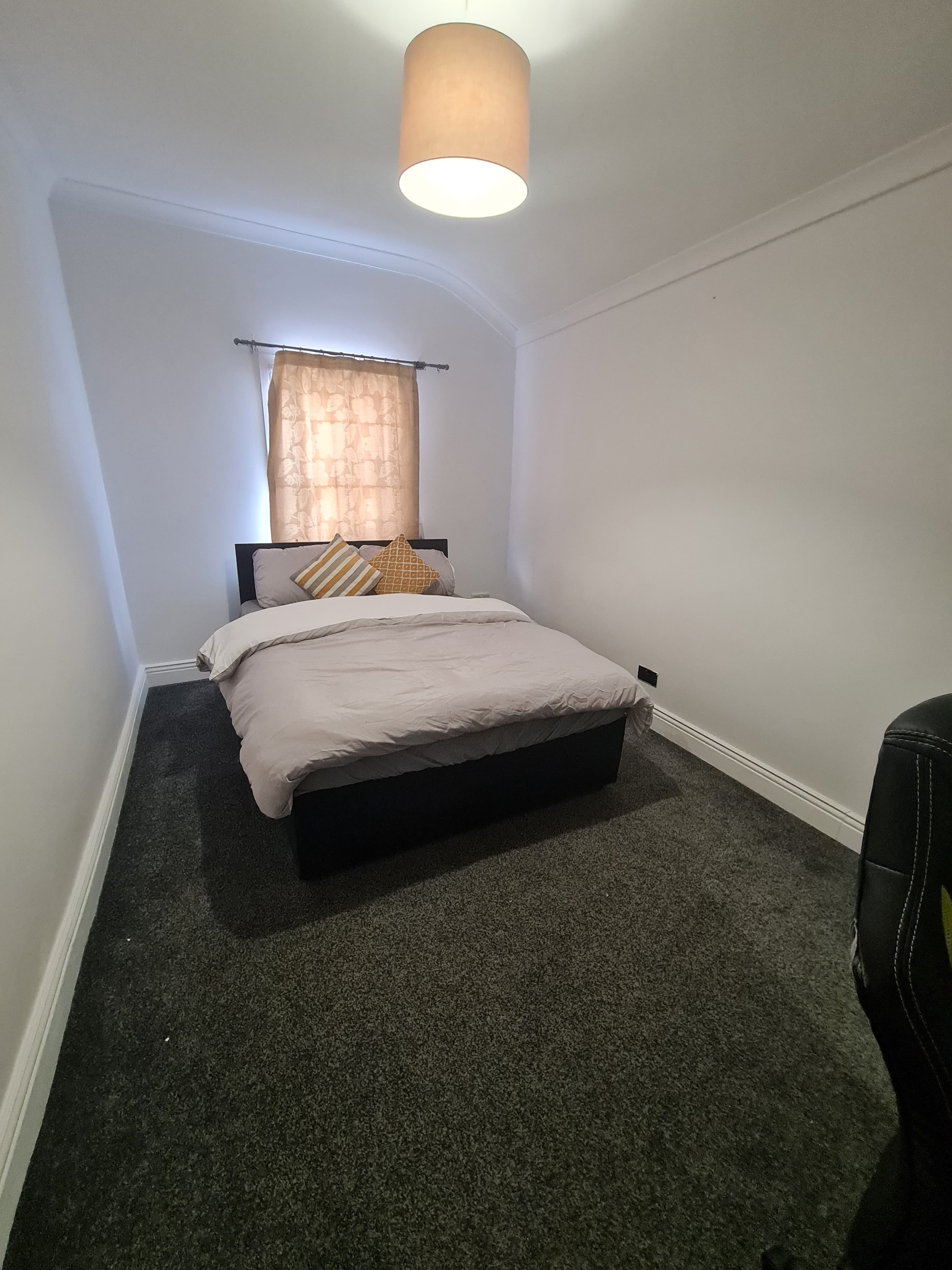 Chestnut Room 4 photograph 2