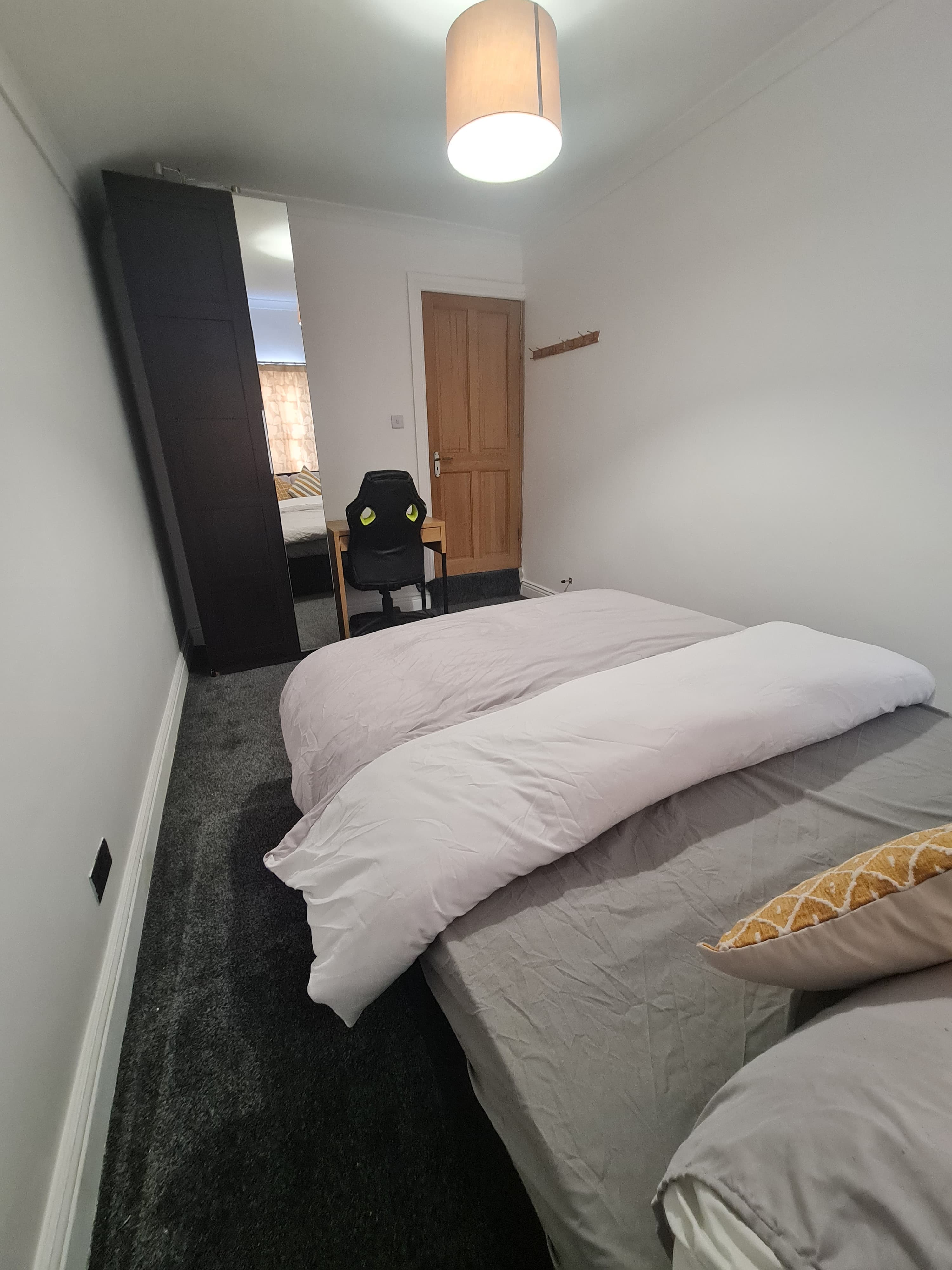 Chestnut Room 4 photograph 3