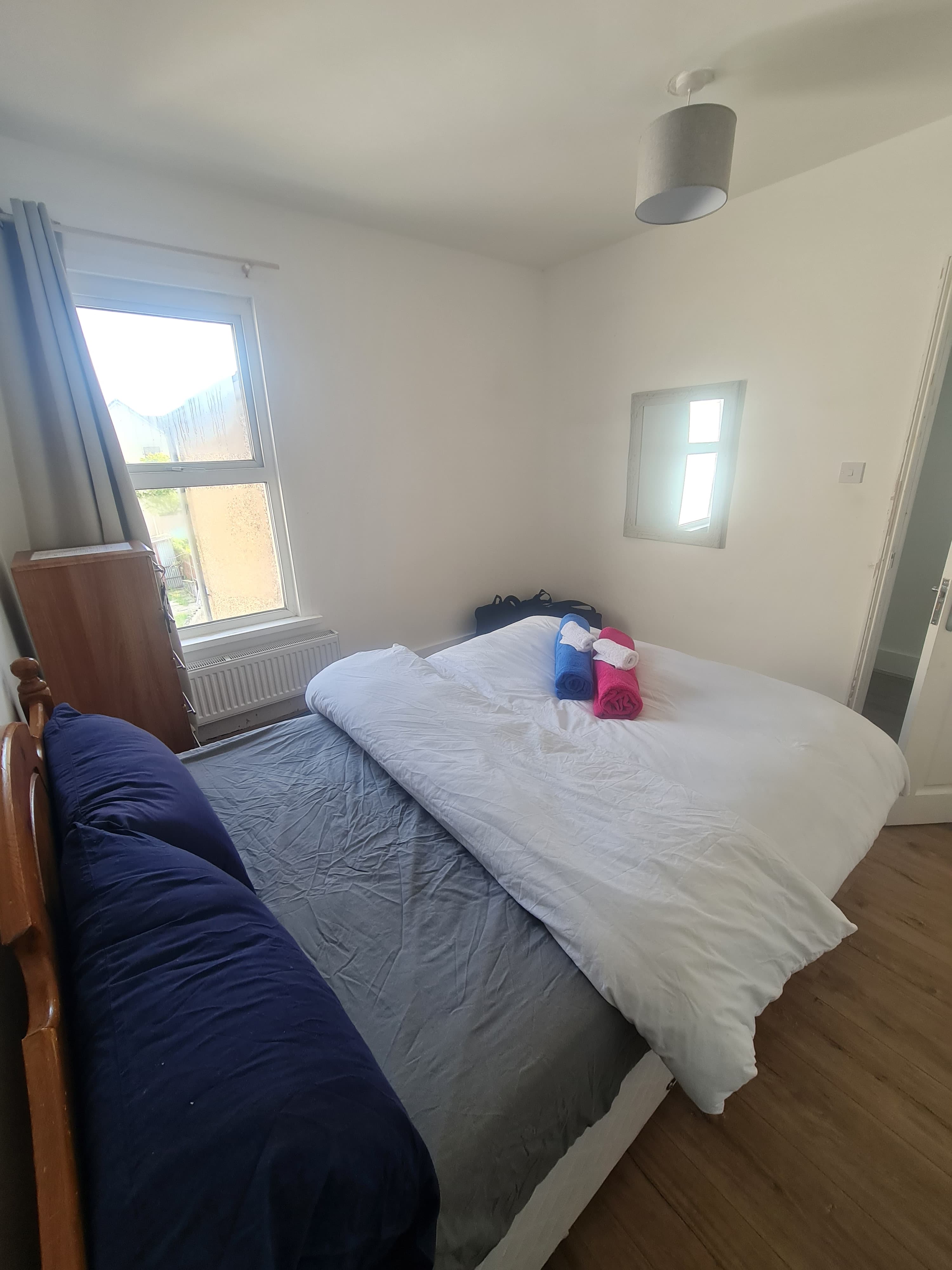 Oaks Room 3 photograph 3