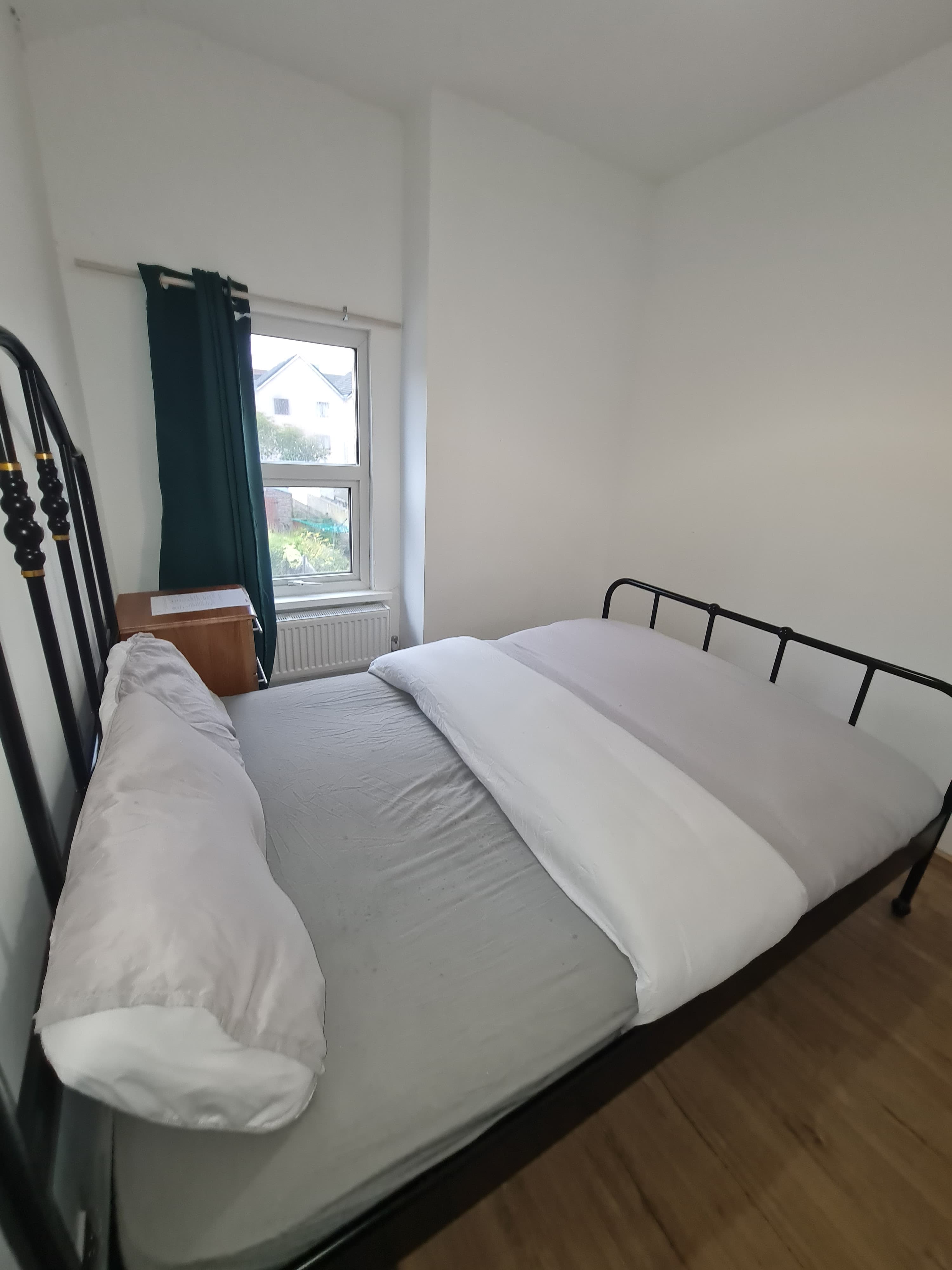 Oaks Room 4 photograph 3