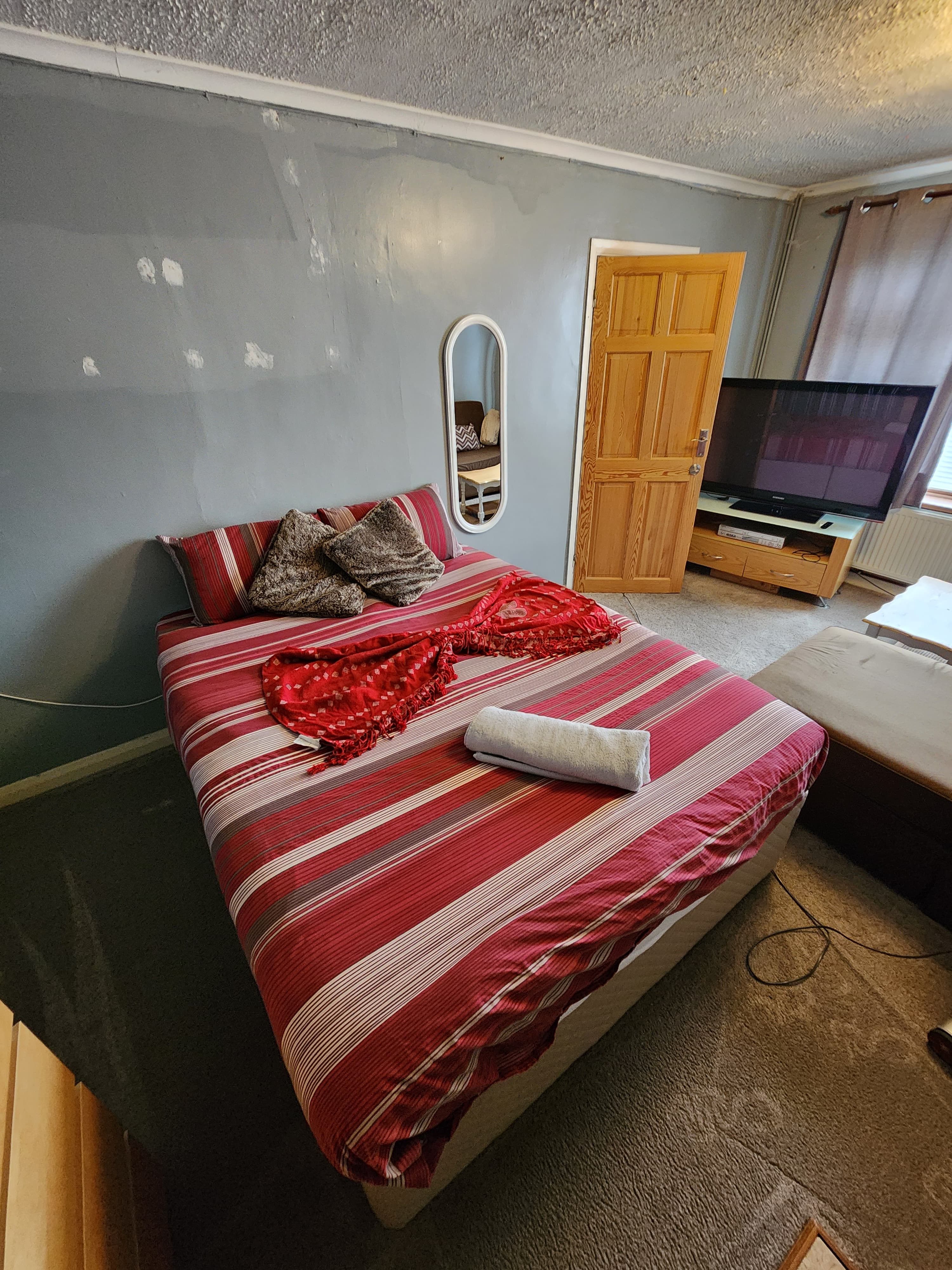 Rushdon Room 1 photograph 2