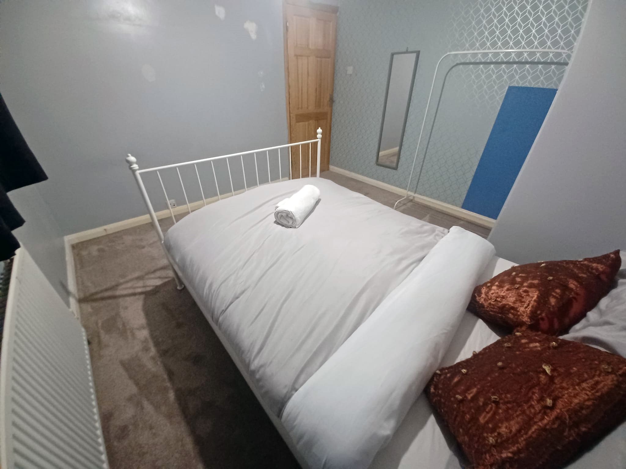 Rushdon Room 2 photograph 3