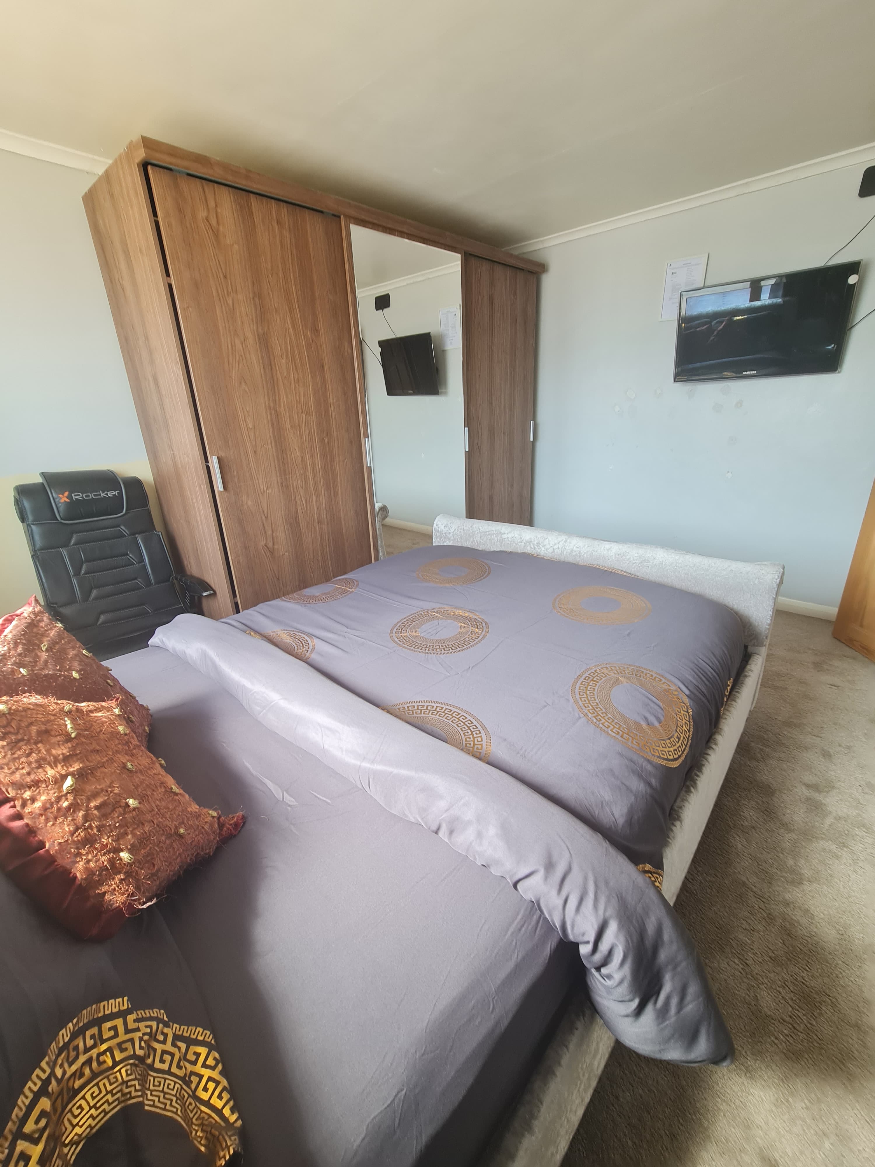 Rushdon Room 3 photograph 2
