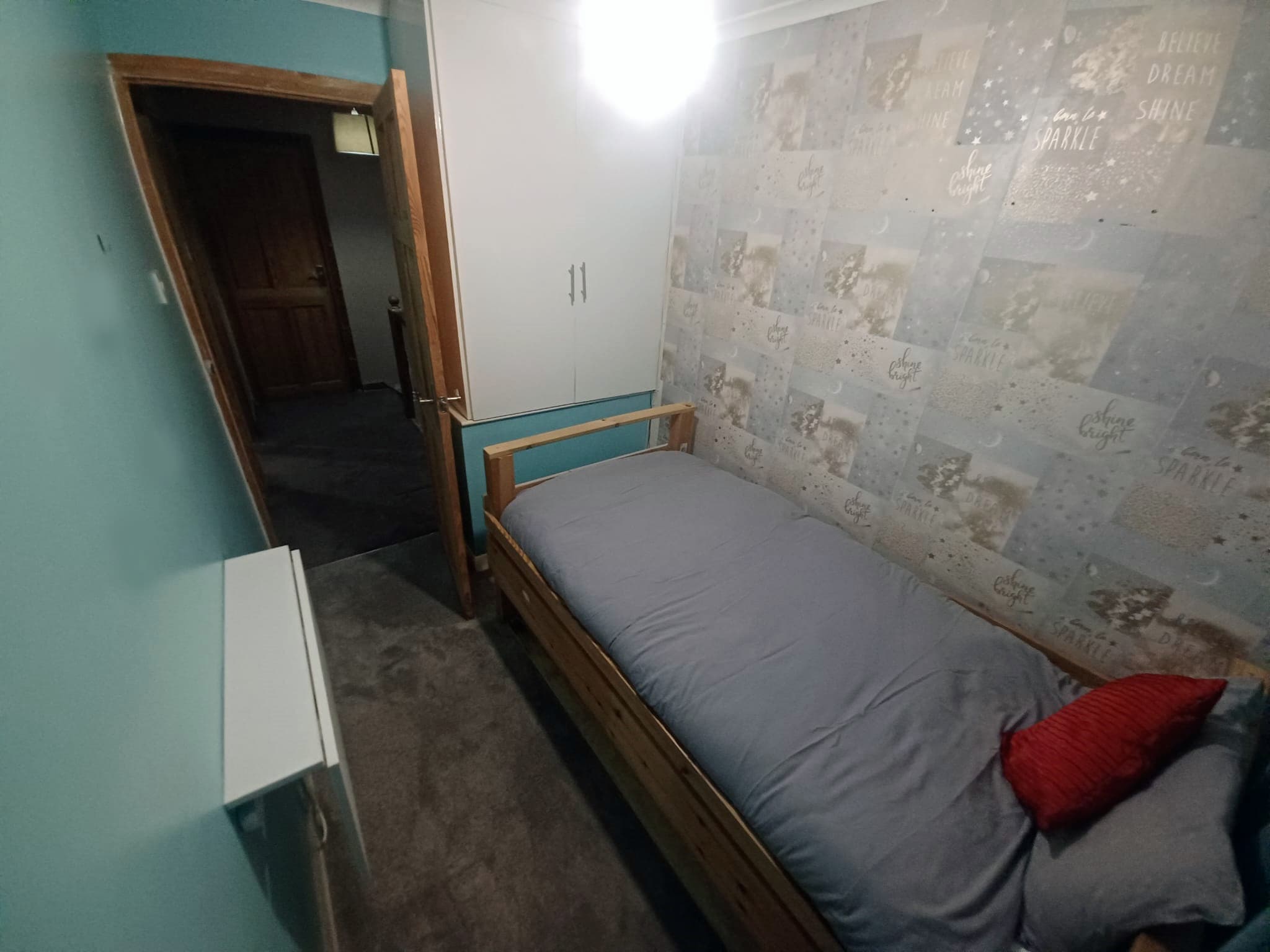 Rushdon Room 4 photograph 3